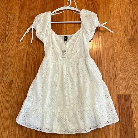 Windsor Dresses | Windsor White Eyelet Dress Nwt Medium | Color: White | Size: Mj | Debz78's Closet